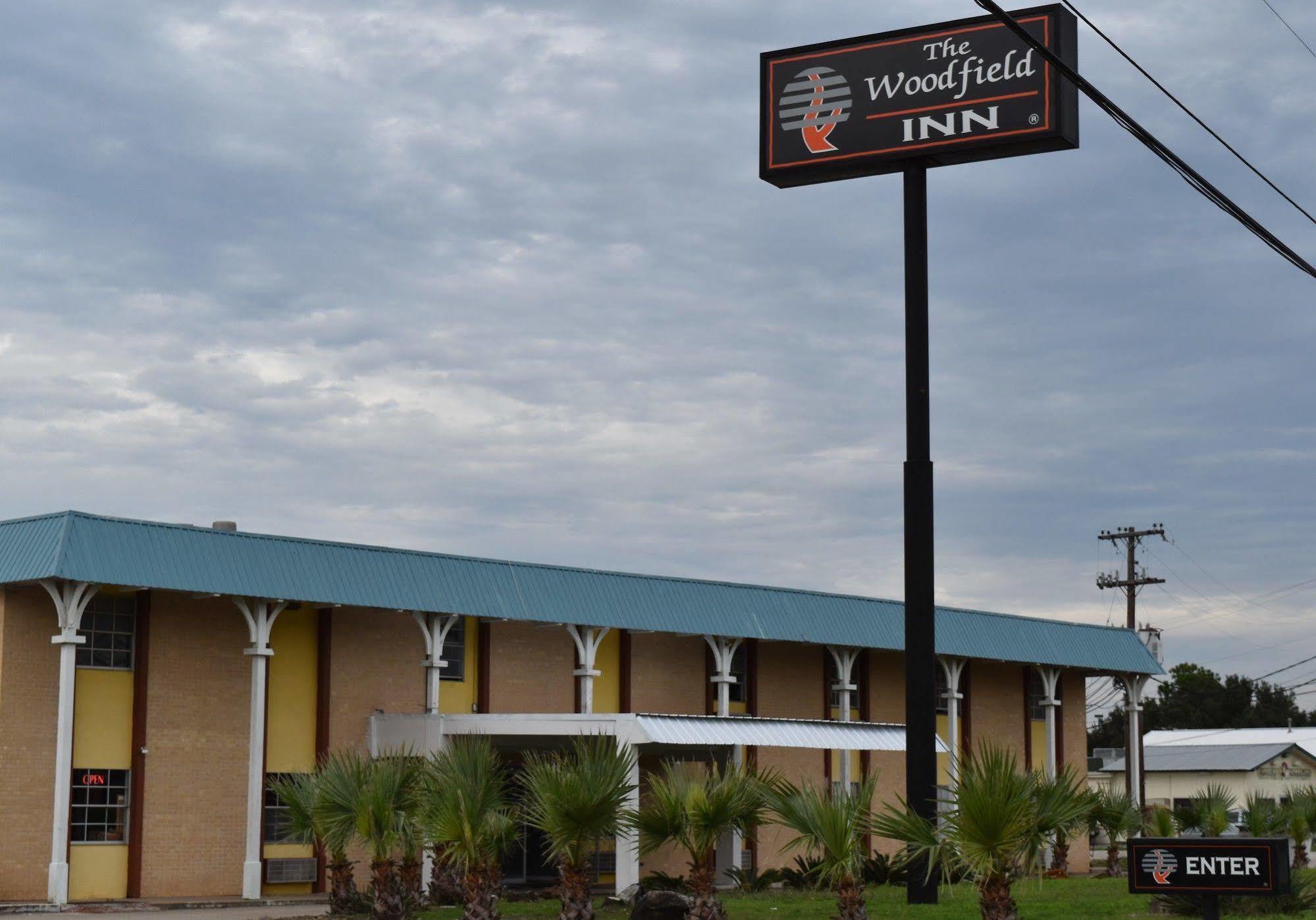 Woodfield Inn And Suites Yoakum Exterior foto